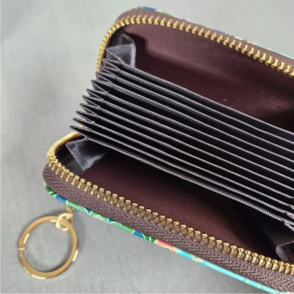 NWT RFID Credit Card Wallet Lilac Color Butterflies New in Box Gold Tone Zip - Picture 5 of 10